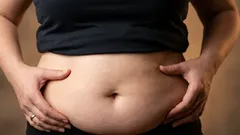 Polta rasvaa ja pidä vyötärö hoikkana ja kiinteänä – jousiasento, jossa tarvitsee vain maata