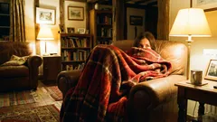 Näin peset torkkupeiton menettämättä sen pehmeyttä ja muotoa: kodintekstiilien hoitovinkit